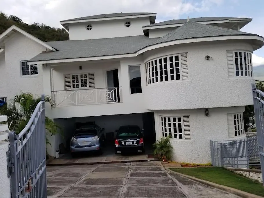 Ridgeview Suite 4 Kingston 0*,