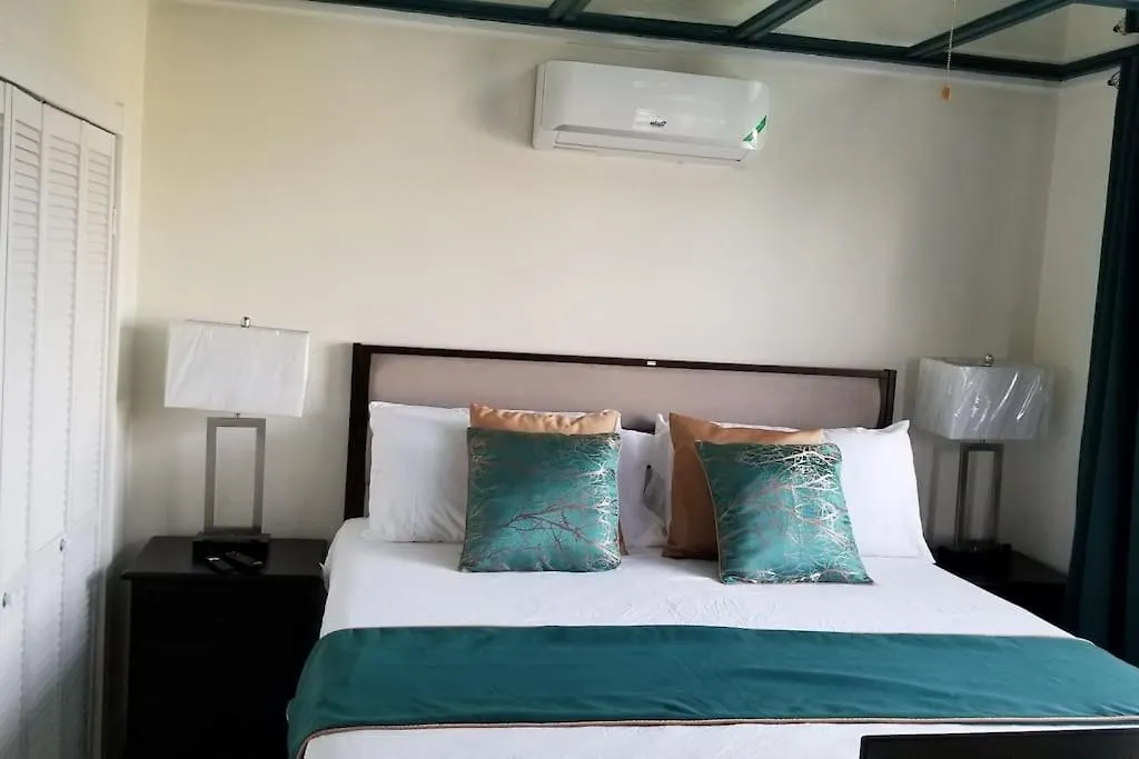 Ridgeview Suite 4 Kingston 0*,  Jamajka